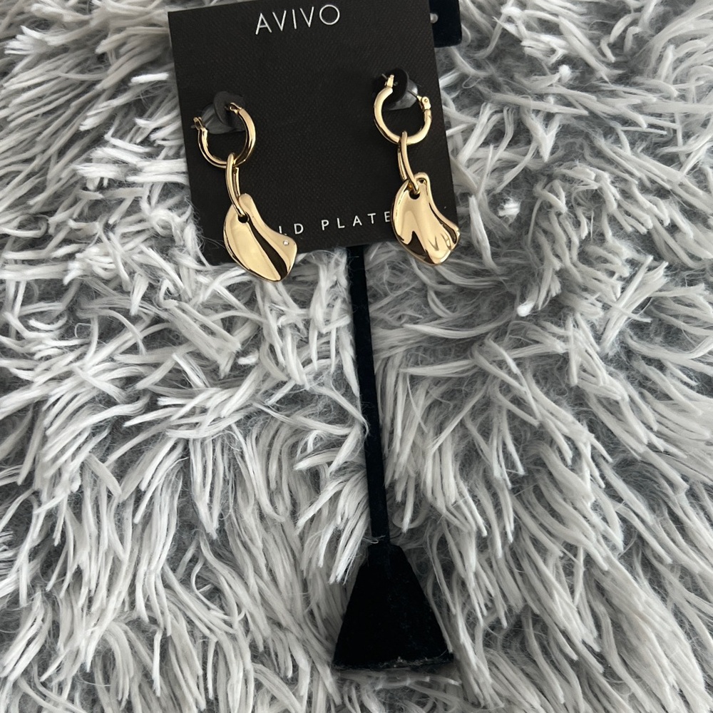 Vivo Elegant Gold and Black Earrings